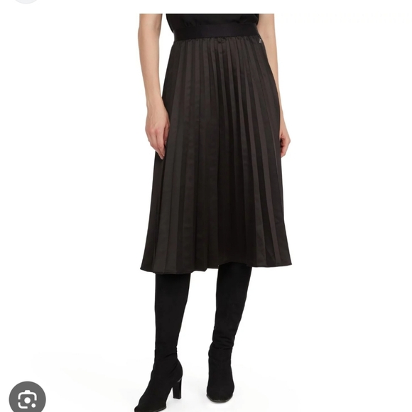 Mexx Woman's Pleated Skirt with exposed Elastic Waist Band NWT Size Large - Picture 2 of 10